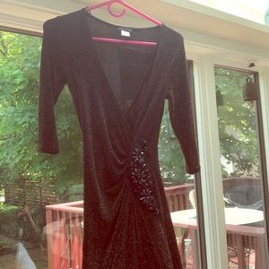 VENUS Elegant black dress with golden thread